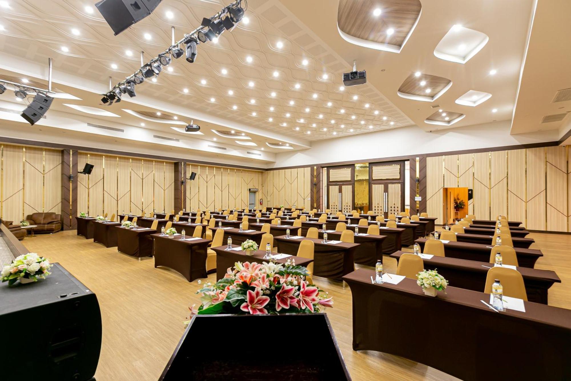 Grand Ratchapruek Hotel Pak Kret Exterior photo