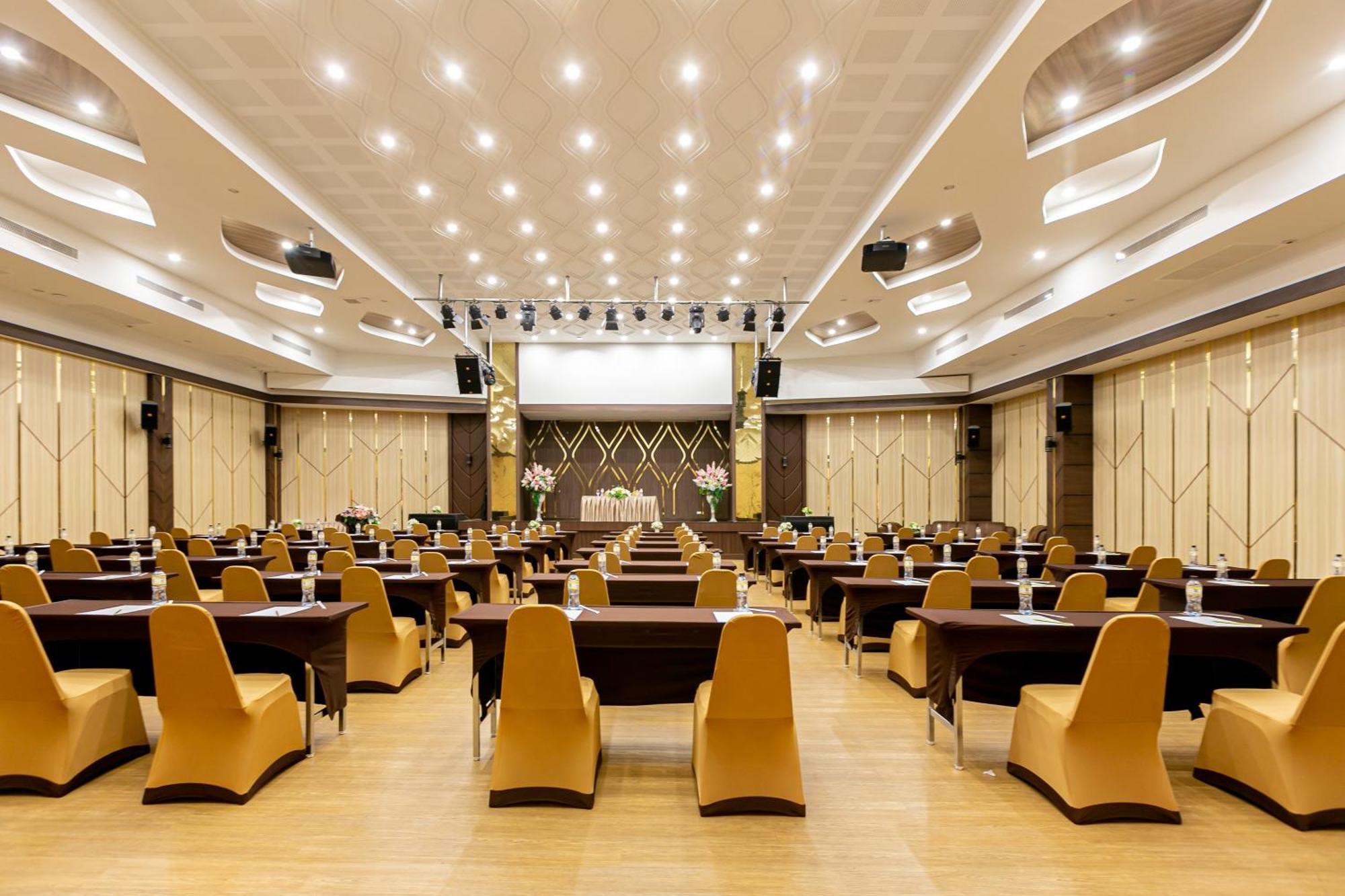Grand Ratchapruek Hotel Pak Kret Exterior photo