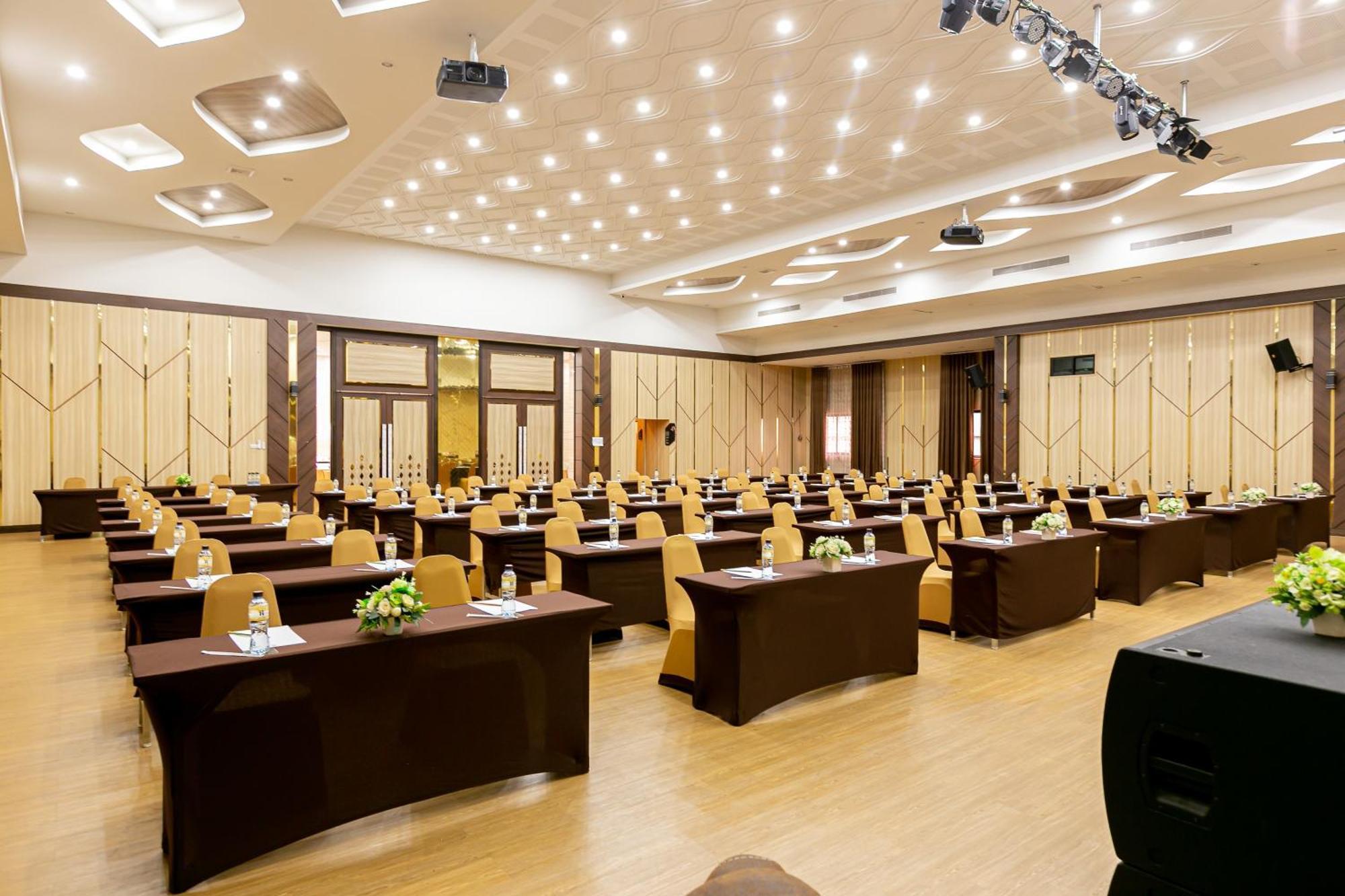 Grand Ratchapruek Hotel Pak Kret Exterior photo