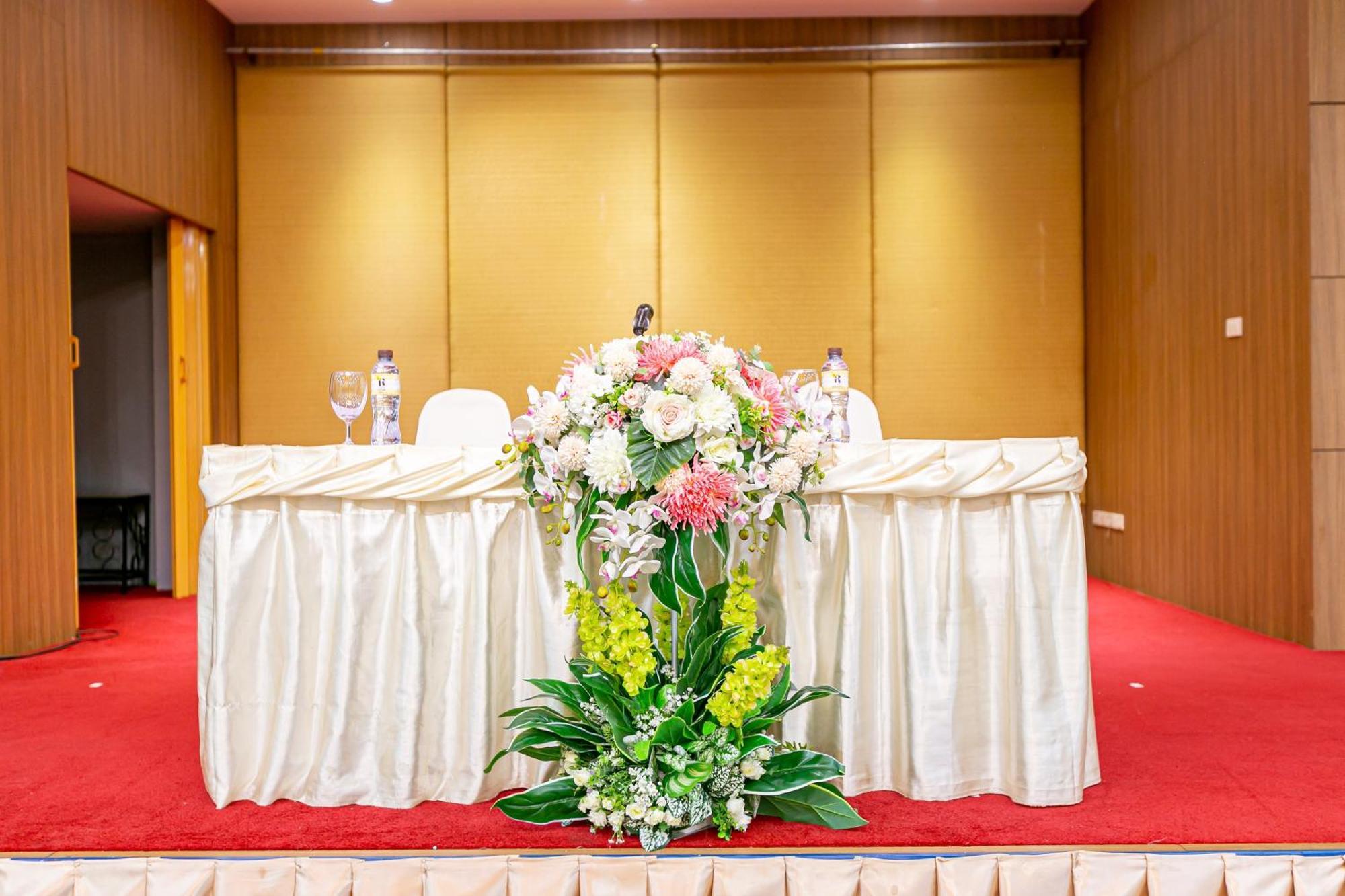 Grand Ratchapruek Hotel Pak Kret Exterior photo